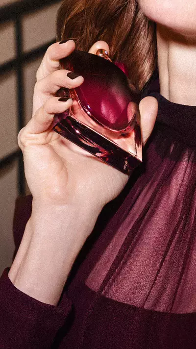 Illustration parfum avec La vie est belle very cherry - Lancome