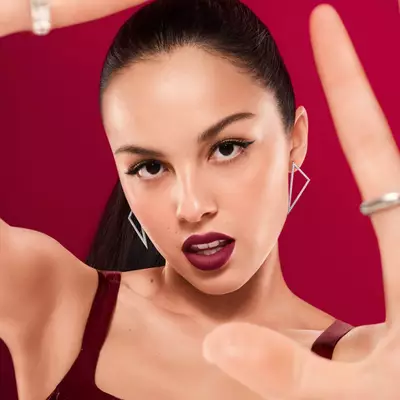 Olivia Rodrigo wearing L'Absolu Rouge Drama Matte