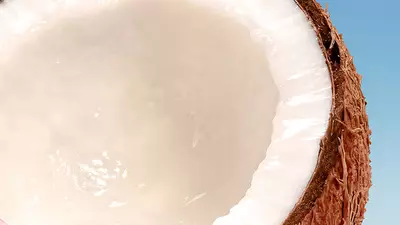 [ingredient visual - cropping on monoi flower]